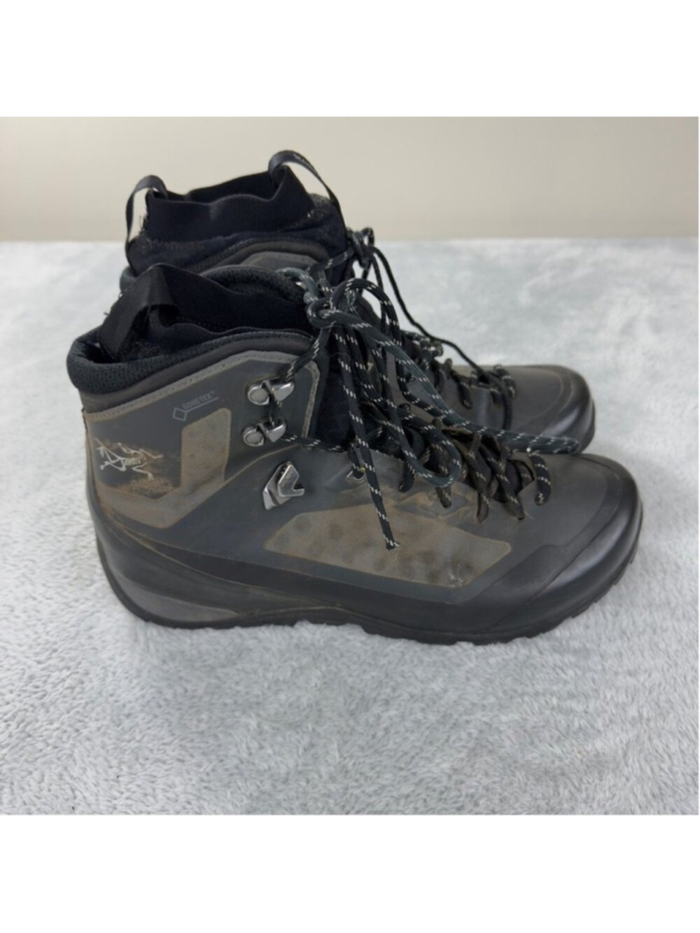 Arc'teryx Men's Size 8 US/7.5 UK/41 EU Black Hiking Boots